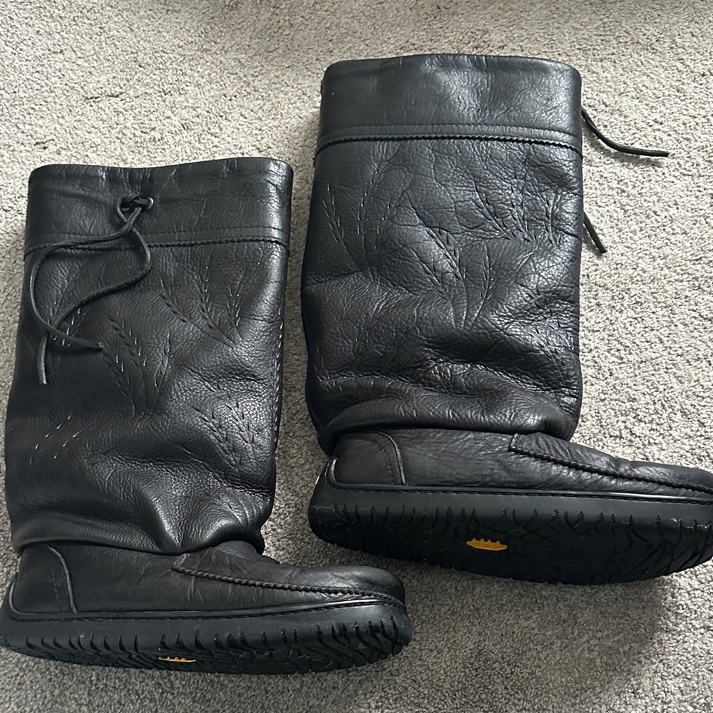 Black Leather Manitobah Mukluks, The Gatherer Boots